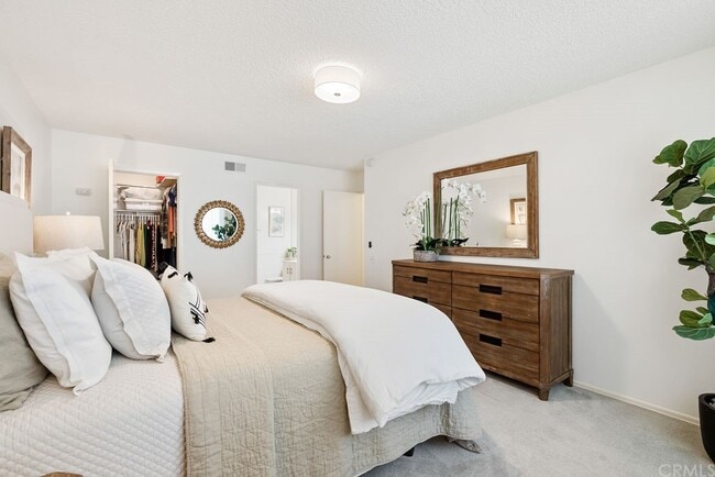 Building Photo - 2650 Altamira Dr