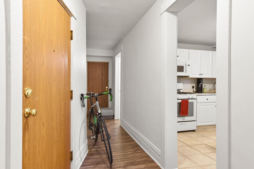 Building Photo - 202-204 N Pinckney St