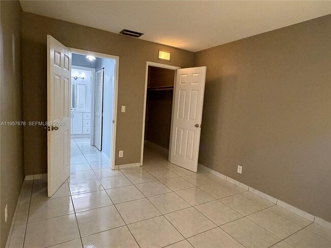 Building Photo - 1301 N 12th Ct