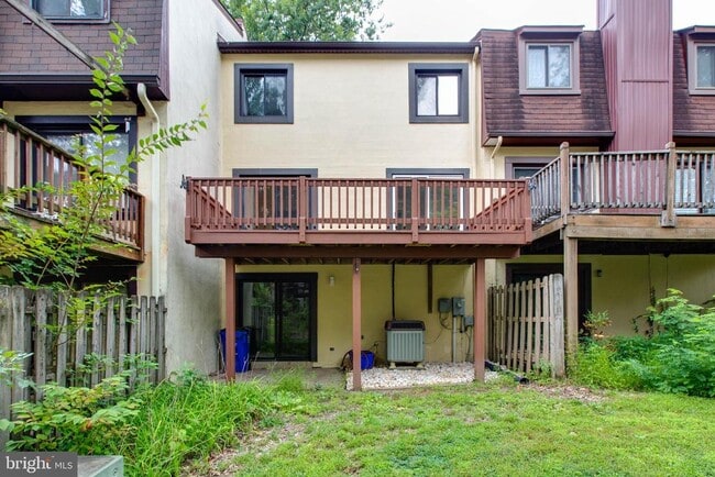 Building Photo - 5461 Enberend Terrace