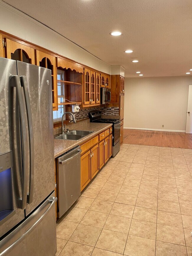 Building Photo - 3/1.5 Country House in Adairsville $1,595