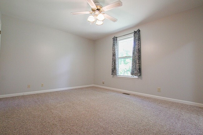 Building Photo - Pet Friendly Three Bedroom with Unfinished Basement!