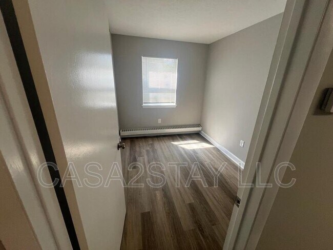 Building Photo - 2137 St Johns Pl
