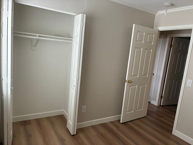 Building Photo - 3 Bedrooms with big backyard-CALL FOR OUR MOVE IN SPECIAL