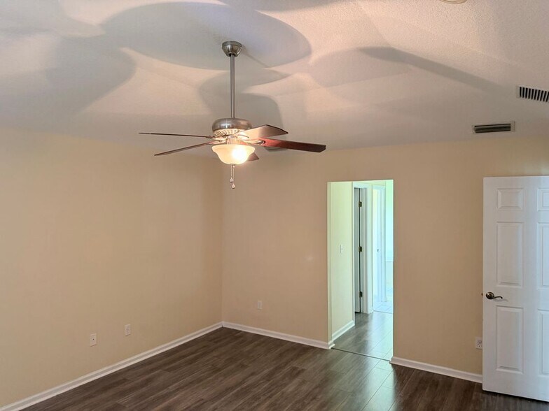 Building Photo - 3515 Laurel Mill Dr