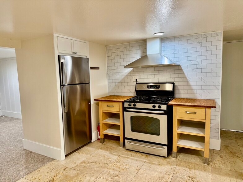 Building Photo - 211 West End Ave