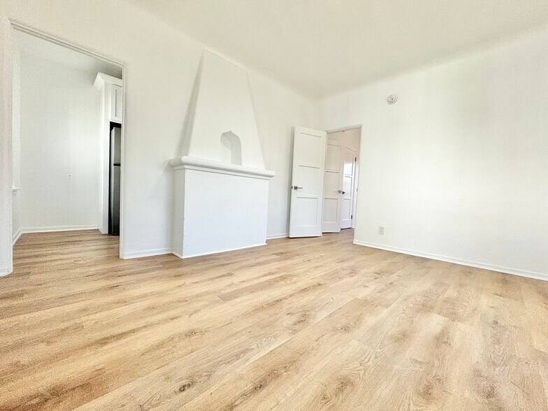 Building Photo - 1812 W 36th St