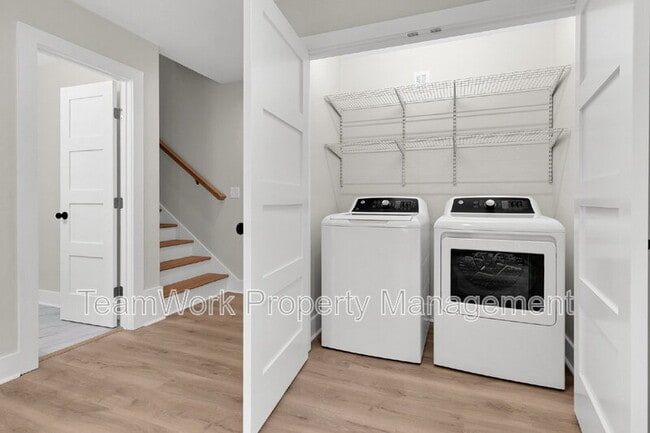 Building Photo - 1752 Skinner Ave