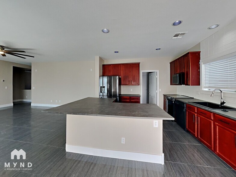 Building Photo - 4643 E Rousay Dr