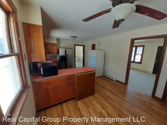 Building Photo - 3 br, 1 bath House - 25 Clinton St