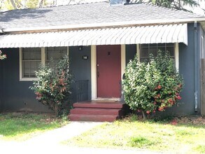 Building Photo - 2-Bed, 1-Bath Bungalow