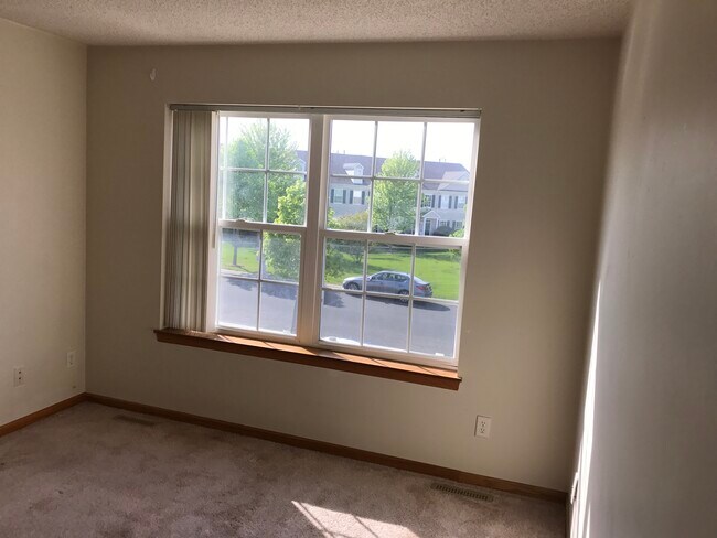 Building Photo - 676 Cobblestone Way