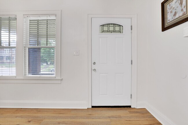 Building Photo - 609 Fairwood Ave