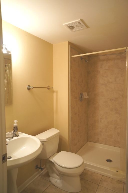 Building Photo - 8566 Huckins Dr