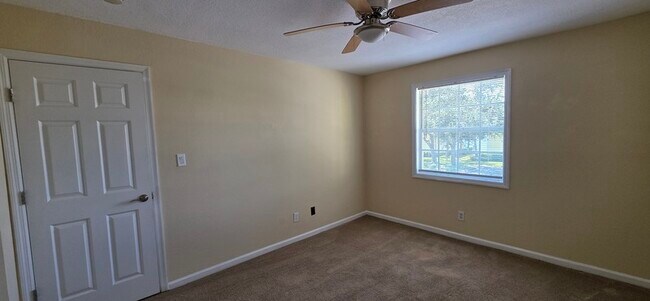 Building Photo - 108 Pompano Dr SE