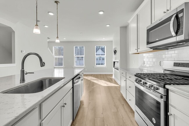 Building Photo - Gorgeous 3-Story Townhome in Park Circle | 3BR + Flex Space + Garage