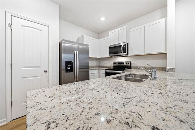 Building Photo - 5961 Skylar Dr