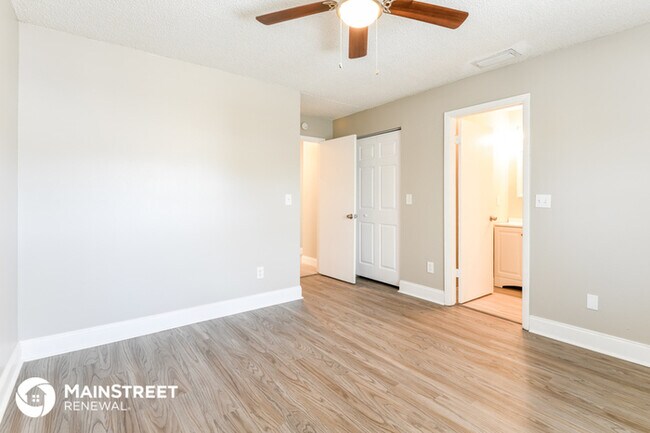 Building Photo - 13901 Bridgeport Dr