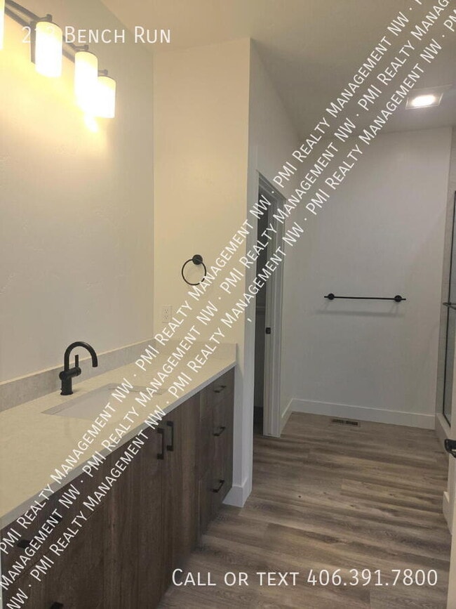 Building Photo - 213 Bench Run