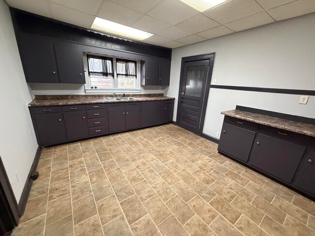 Building Photo - 129 Griffin-S