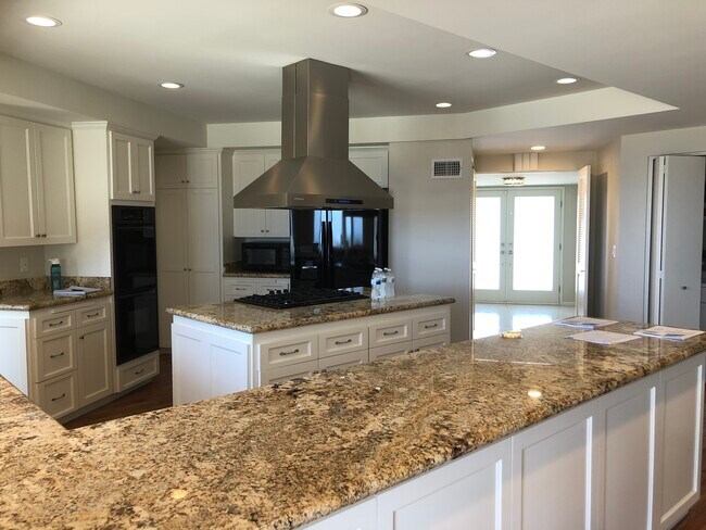 Building Photo - 14687 Deervale Pl