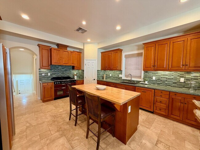 Building Photo - For Rent Available Now - Furnished House 3+BR 2.5Ba in Del Mar, charming furnished home in the hi...