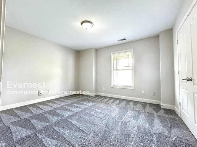 Building Photo - 215 Bridgemill Dr