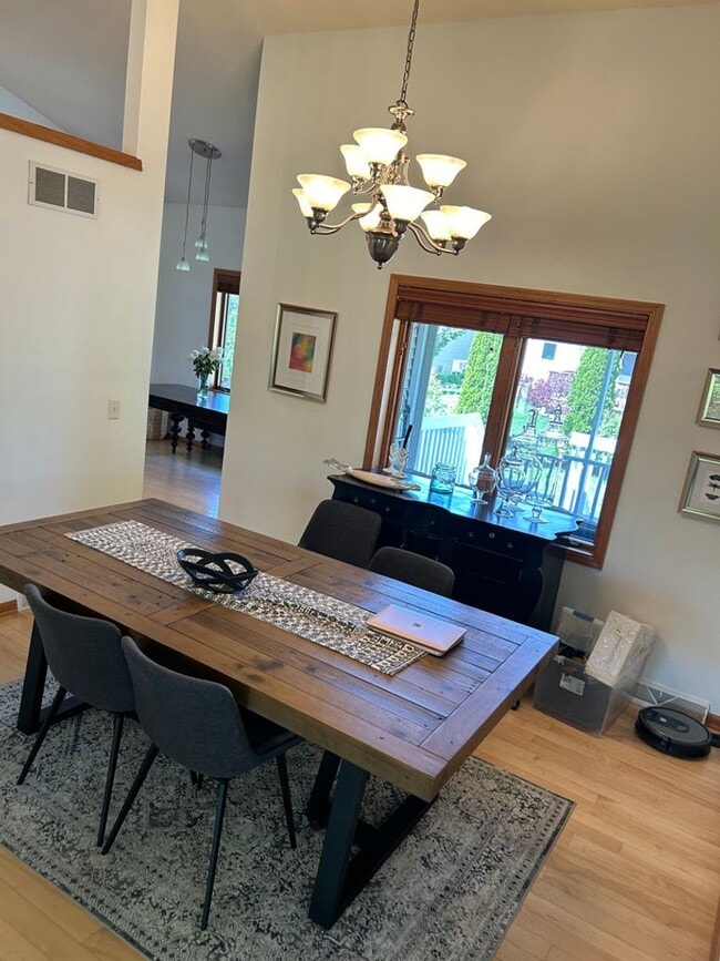 Building Photo - Charming West Side Single Family Home