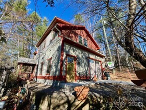 Building Photo - 304 9th St