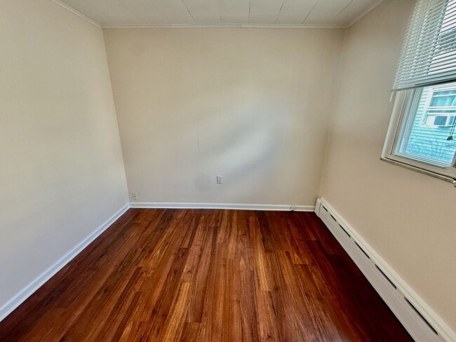 Building Photo - Spacious 3 BR / 1 BA HOUSE in Great South Philly location w/ Hardwood Flooring-Nice Kitchen-Washe...