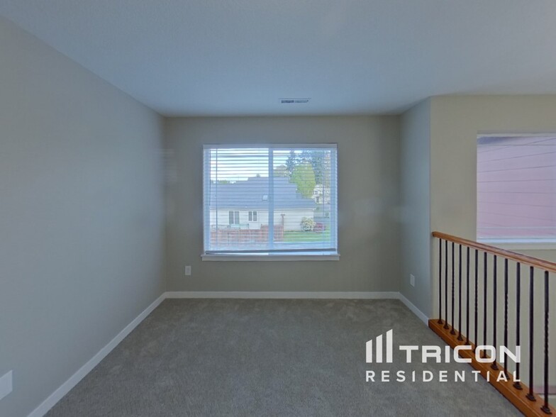 Building Photo - 6500 NE 86th Ave