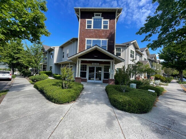 Building Photo - Mountain Meadows in Ashland - 834 Pavillio...