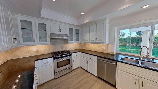 Building Photo - 6232 E Shenandoah Ave