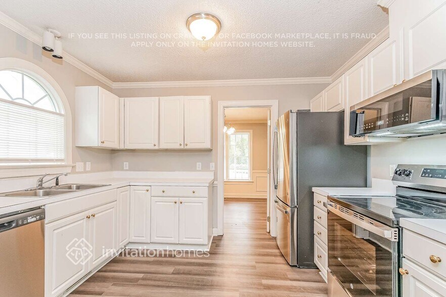 Building Photo - 4504 Bartholomew Cir