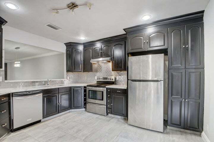 Building Photo - 1105 Maplewood Dr