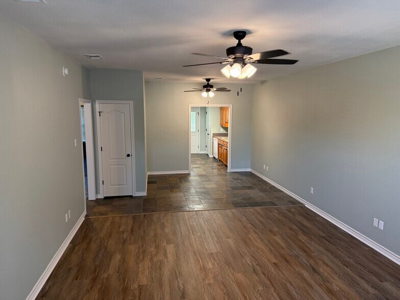 Living/Dining - 421 W Thomas St
