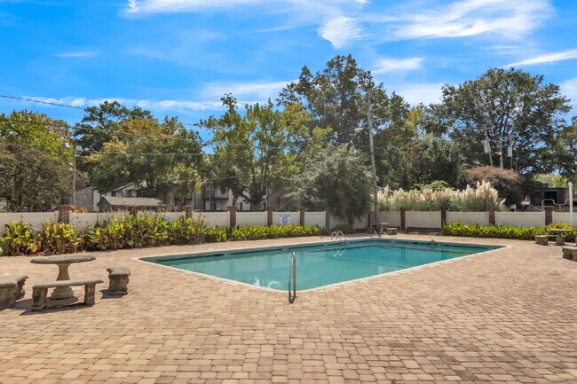 Building Photo - 2 AMAZING LEASE OFFERS TO CHOOSE FROM...Newly Renovated 2 BR/ 1.5 BA Condo in Yorktown community ...