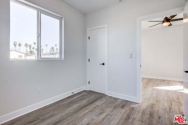 Building Photo - 624 W 83rd St