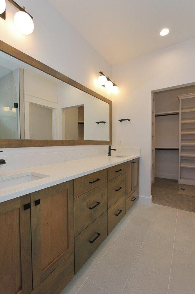 Building Photo - Immaculate Single-Level Patio Home