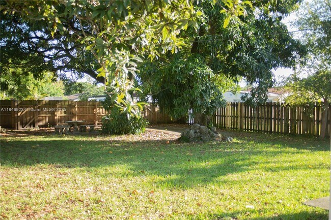 Building Photo - 624 Westward Dr