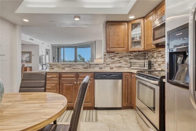 Building Photo - 690 Island Way