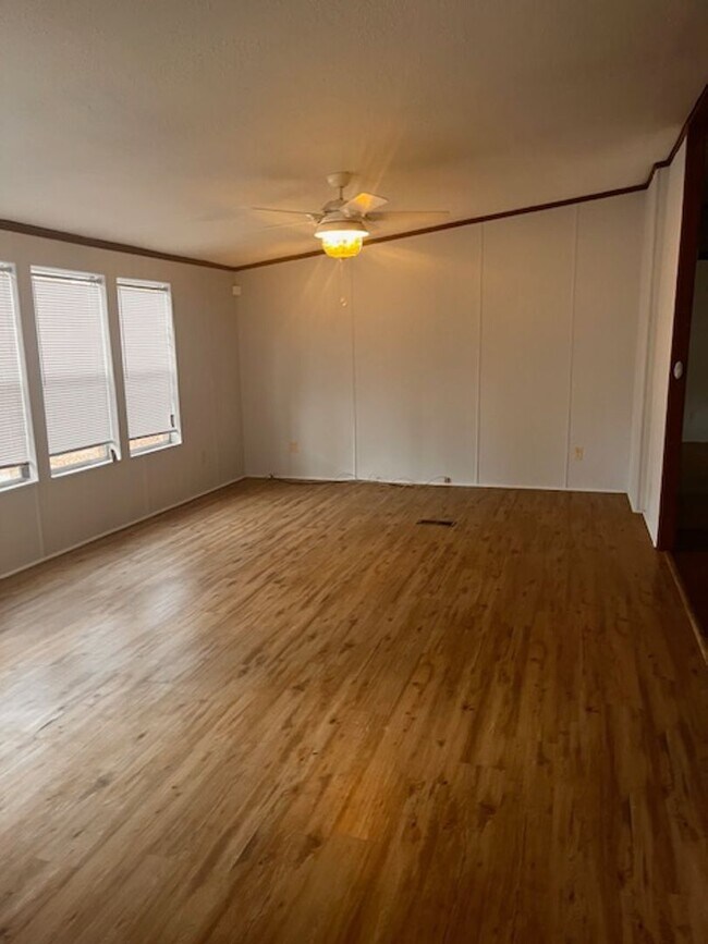 Building Photo - 3 bedroom 2 bath Doublewide MH