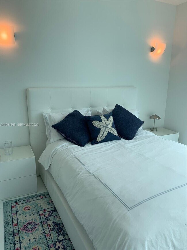 Building Photo - 950 Brickell Bay Dr