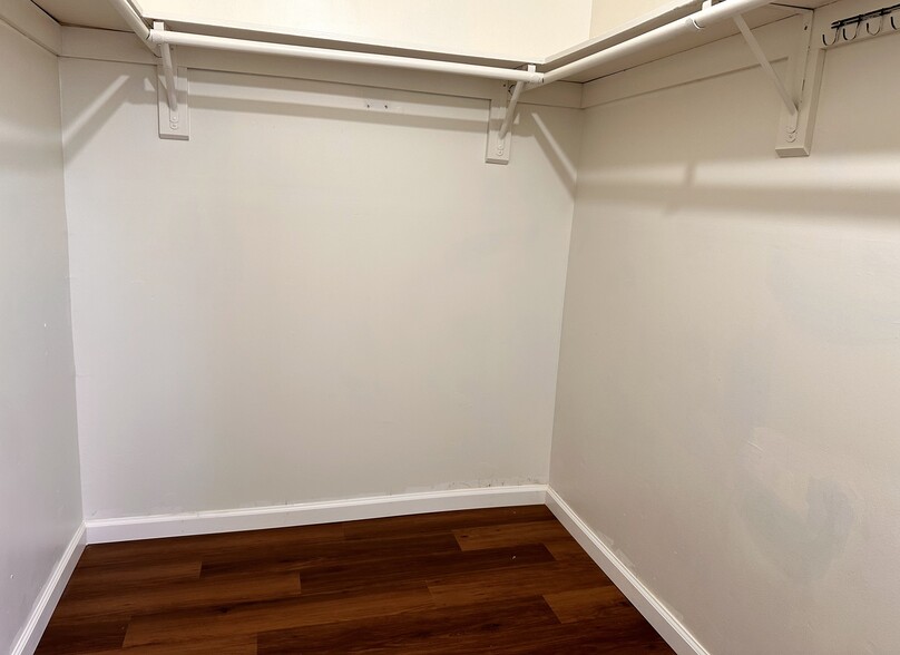 Building Photo - 8401 Hana Rd