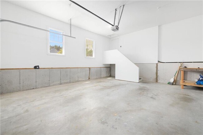 Building Photo - 18 Vanderbilt Ln