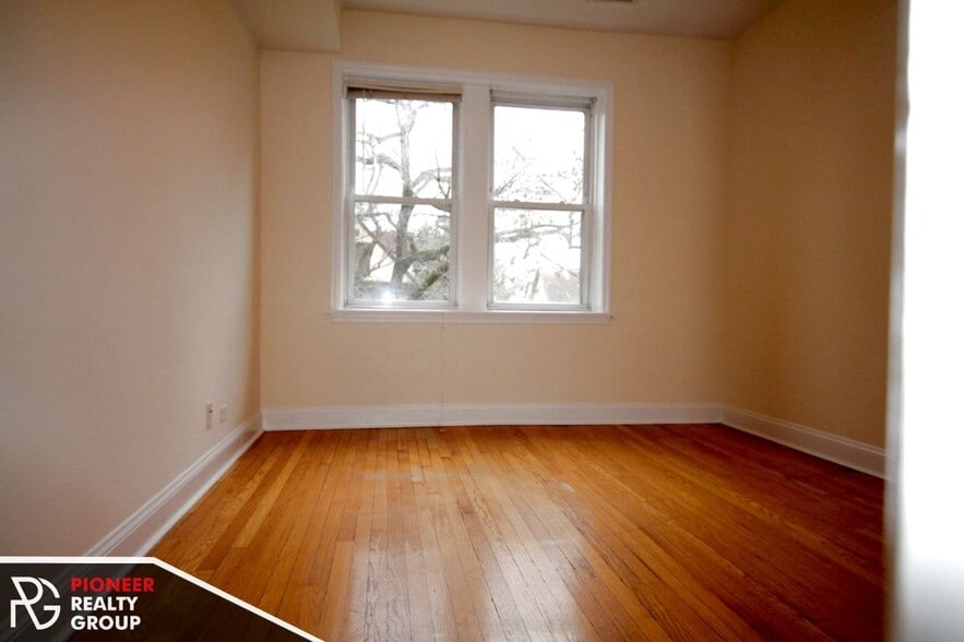 Building Photo - 3430 W Parker Ave