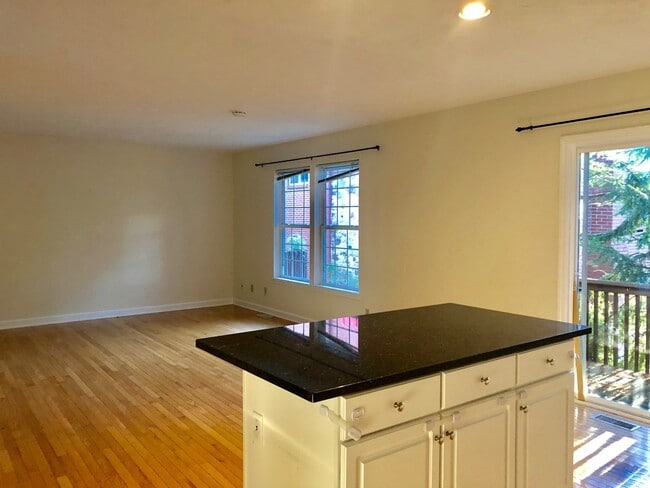 Building Photo - 139 Morewood Ave