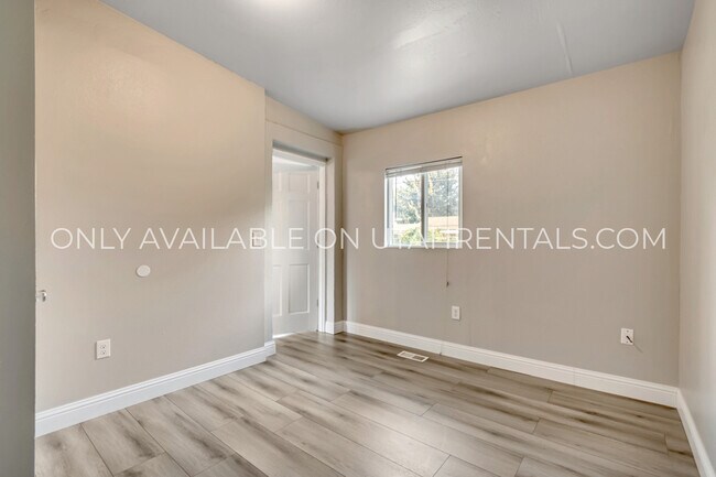 Building Photo - 1075 W 860 N