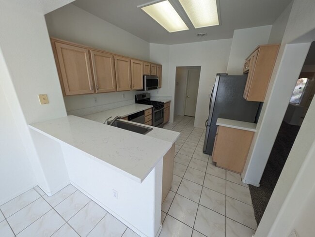 Building Photo - 10113 Cresent Creek Dr