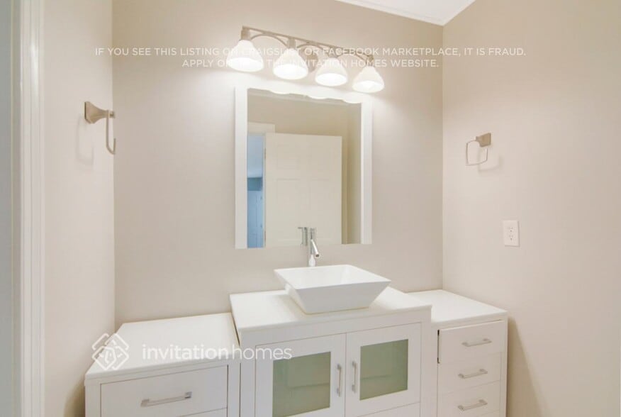 Building Photo - 5808 Heatherbrook Cir